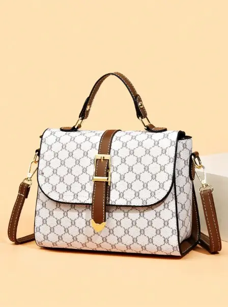 Bolso De Mano Con Solapa Y Estampado