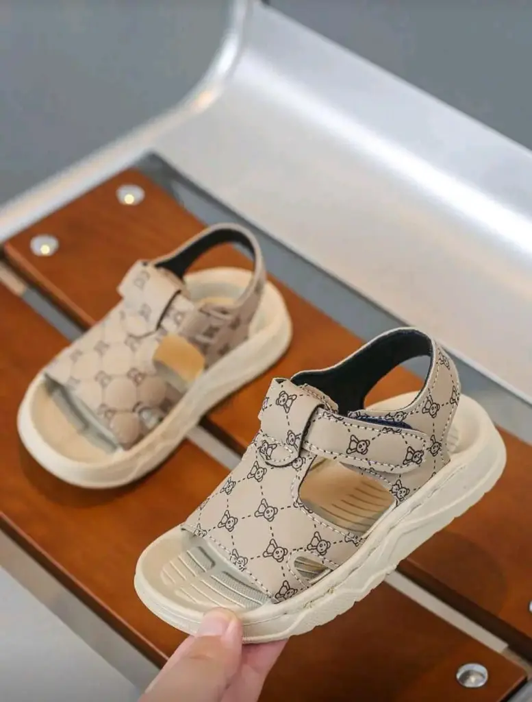 Sandalias con estampado de ositos