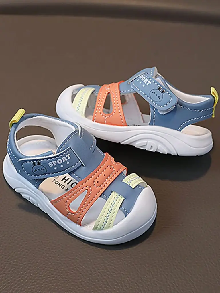 Sandalias con dibujos animados con estampado de conejo