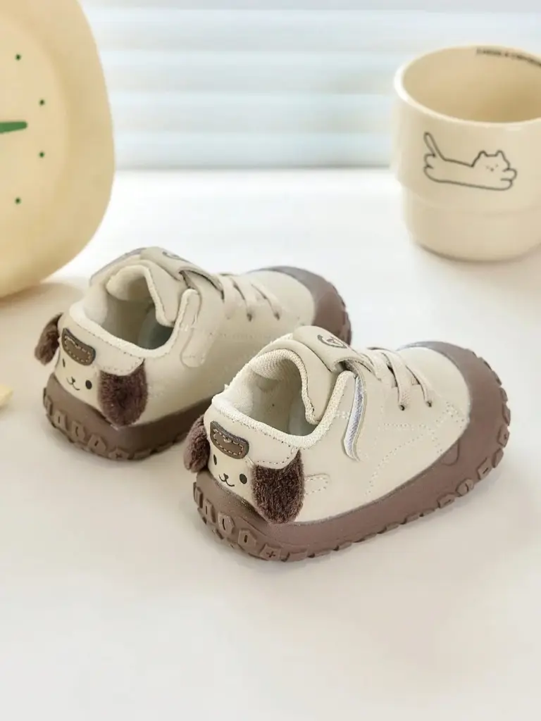 Zapatitos deportivos con orejitas