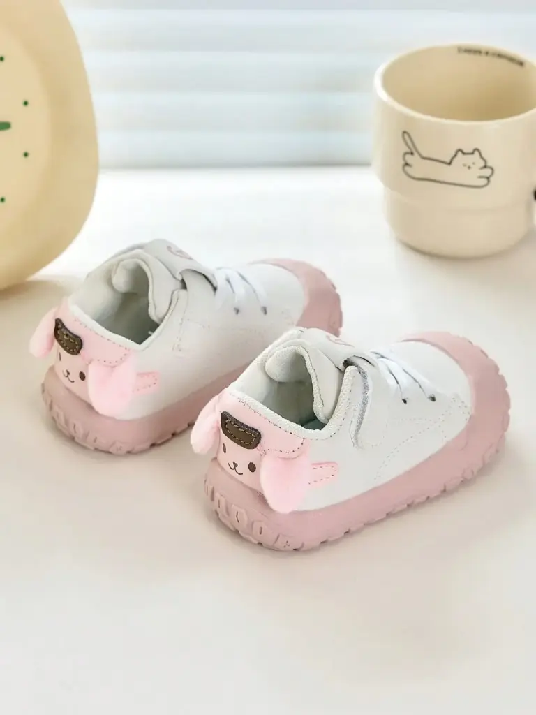 Zapatitos deportivos con orejitas para niña