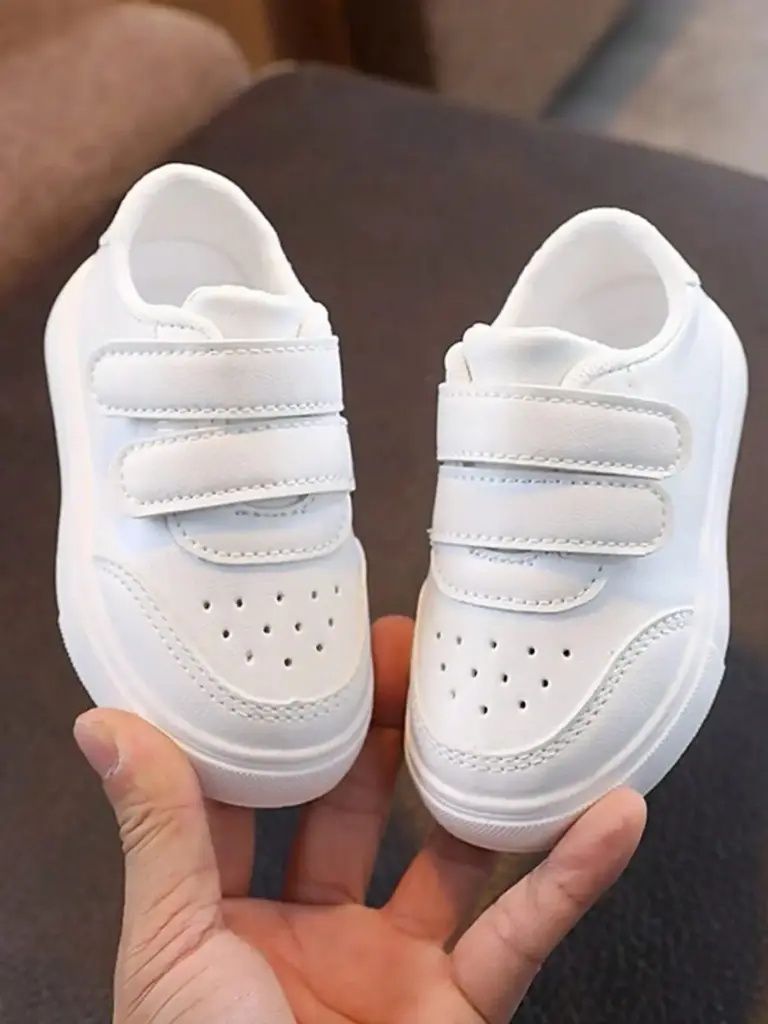 Zapatos tenis blancos