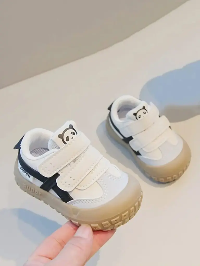 Zapatos deportivos con estampado de osito