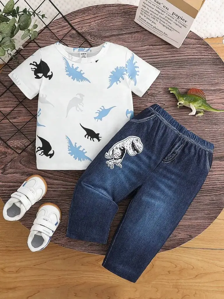 Conjunto Camiseta Dino y Jeans