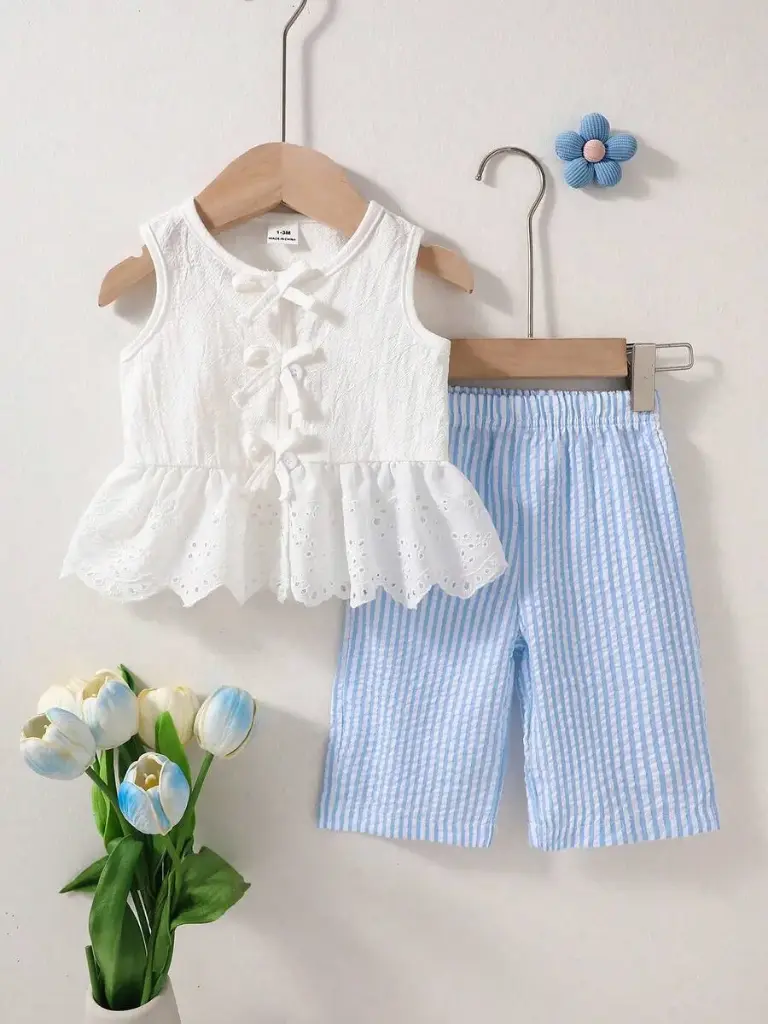 Conjunto Blusa Blanca con Pantalón Rayado