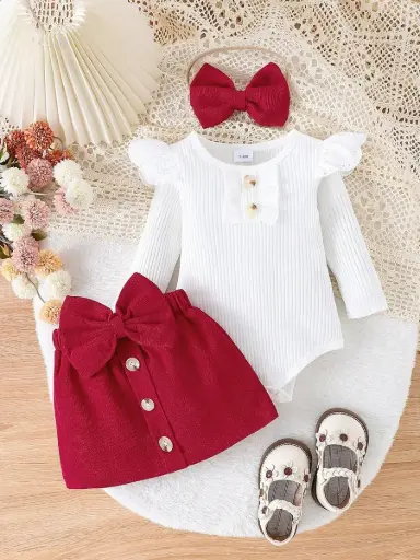 Conjunto de mameluco con falda roja