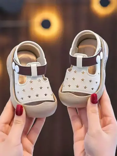 Sandalias fashion con estrellas