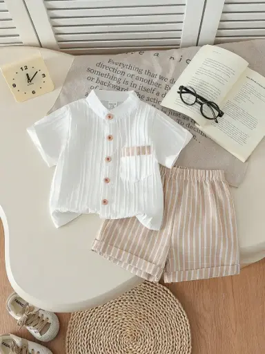 Conjunto Chic de Camisa de Rayas y Shorts Caqui