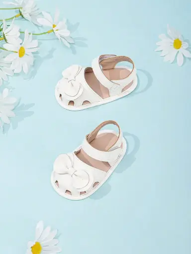 Sandalias con lazos blancos