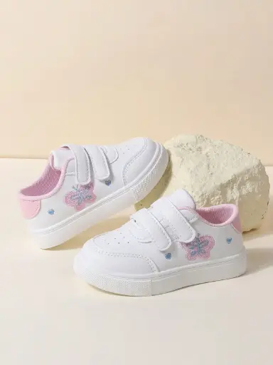 Zapatitos deportivos con estampado de mariposa