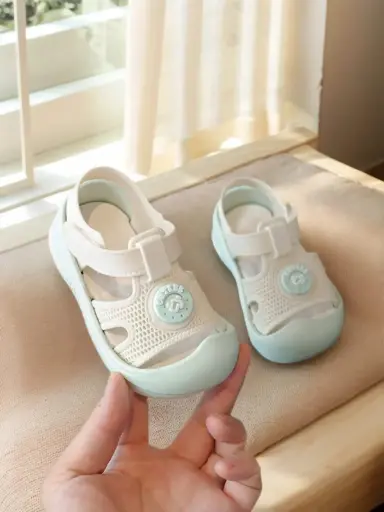 Zapatitos con protección antigolpes